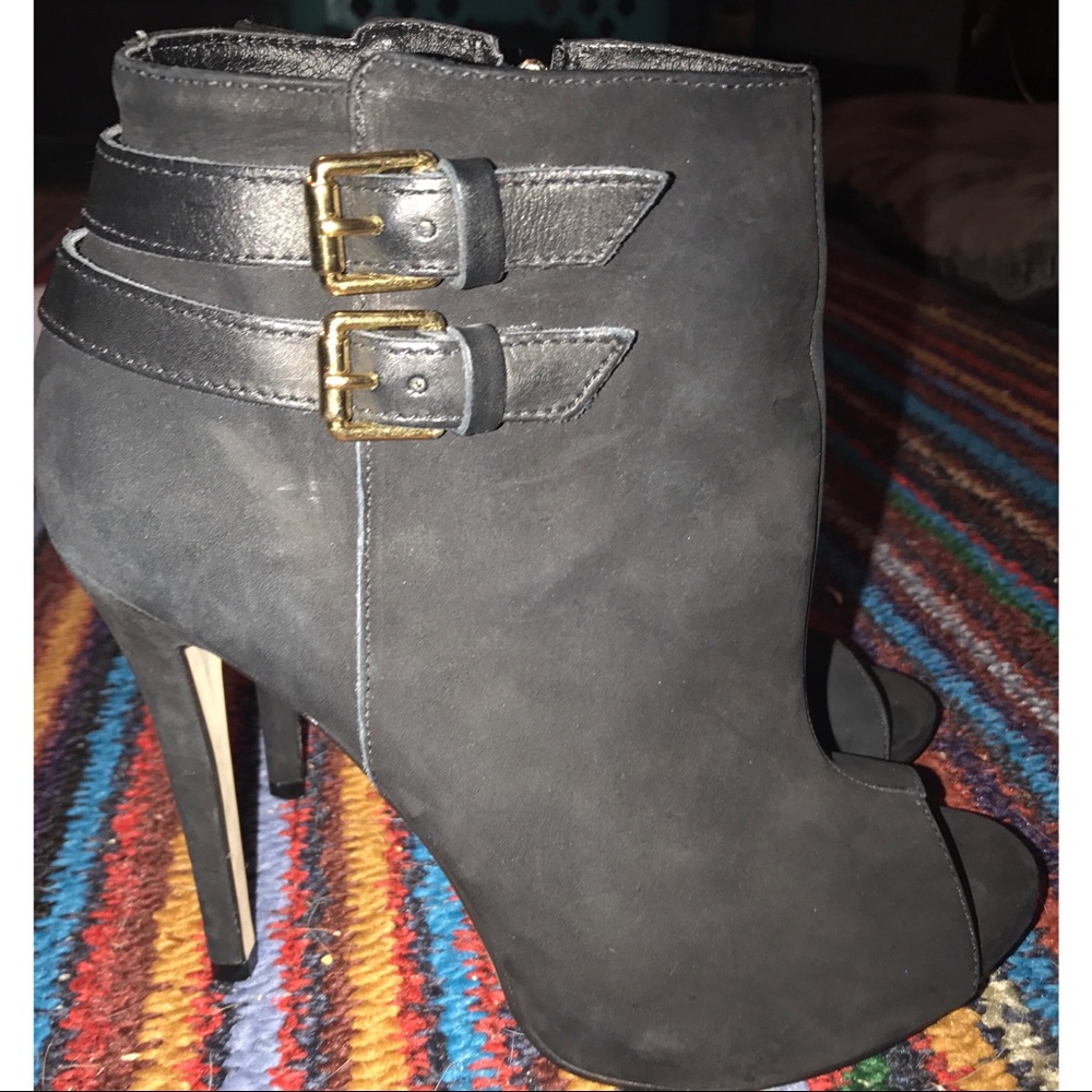 👢Steve Madden Open Toed booties! 👢